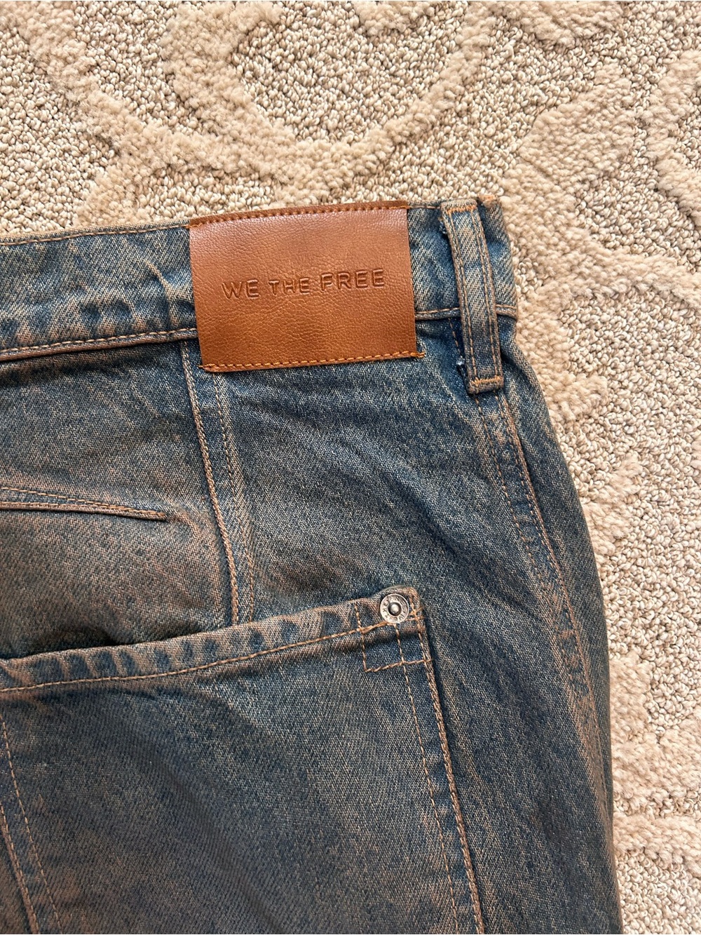 WE THE FREE mid rise barrel jeans. Lost in the Desert. NWT. - Picture 7 of 13